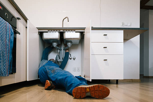 Professional Leak Detection technician working in South Milwaukee, WI